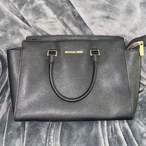 Micheal kors bag black Medium size - Authentic